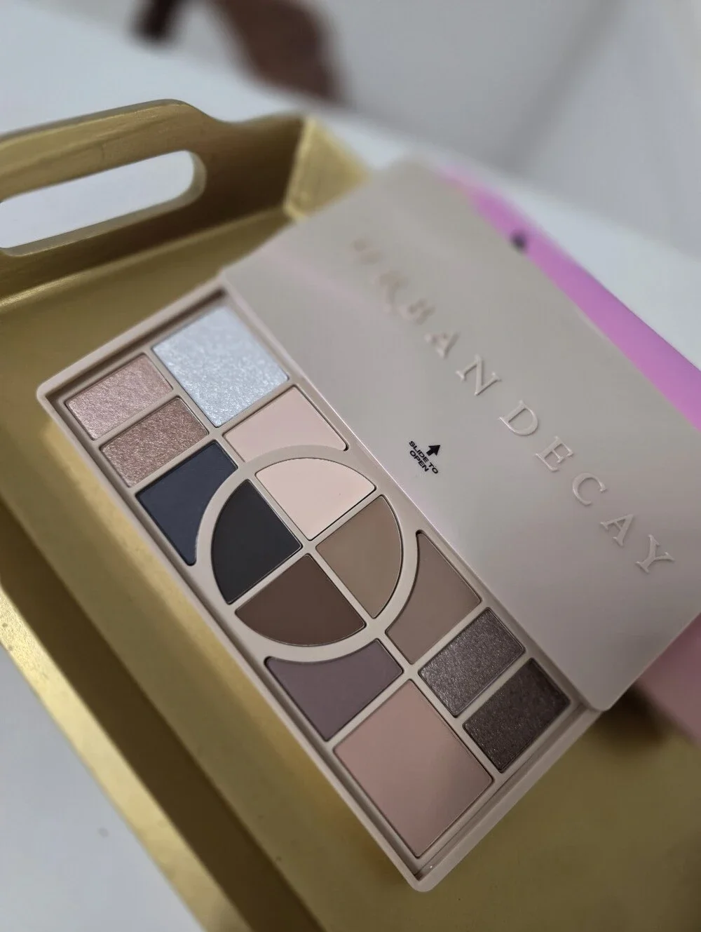 Naked Shaped Eyeshadow Palette